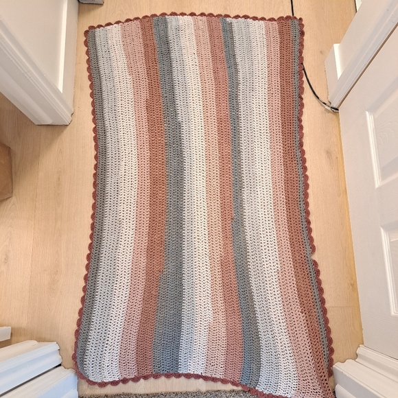 Multicolor Crochet Striped Scalloped Trim Rectangle Small Nursery Decor Blanket - Picture 1 of 4